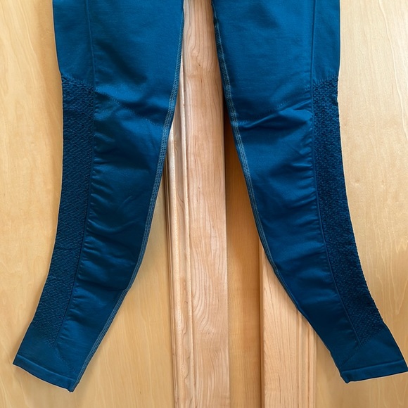 Fabletics Sync High-Waisted Perforated Leggings - Picture 7 of 13